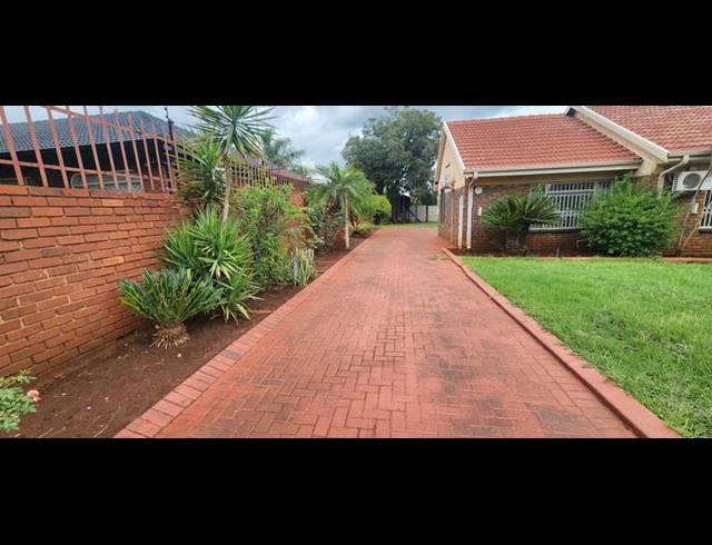 6 BEDROOM HOUSE FOR SALE IN ERASMIA